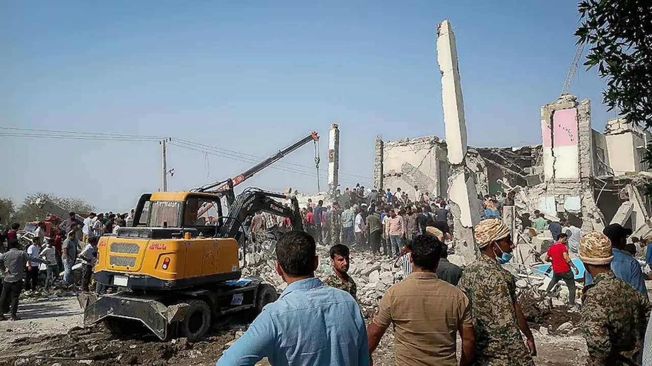 ইরানি রেড ক্রিসেন্টের সাথে যুক্ত ৬৫টি স্কুলের হামলা