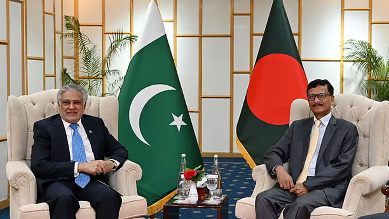 পররাষ্ট্র উপদেষ্টার সাথে বৈঠকে পাকিস্তানের পররাষ্ট্রমন্ত্রী