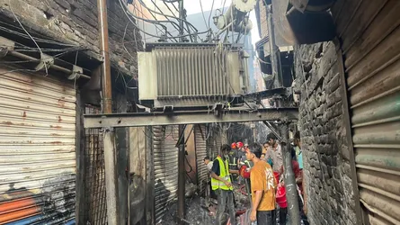 আড়াই ঘণ্টা পর ইসলামবাগের আগুন নিয়ন্ত্রণে