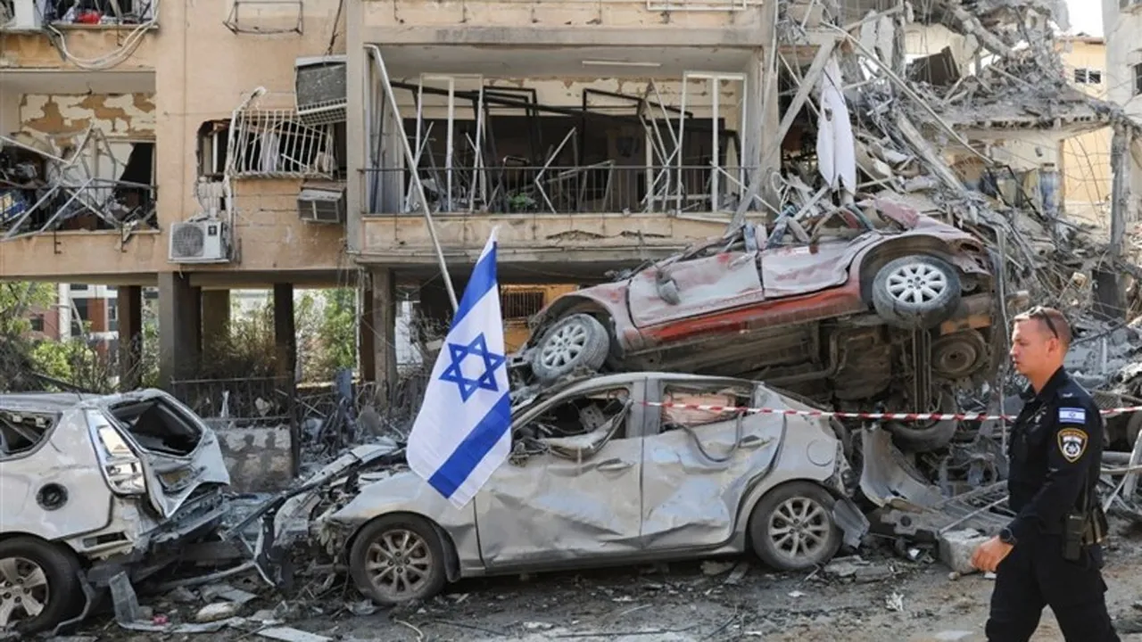 যুদ্ধের খেসারতে খাদের কিনারে ইসরাইলের অর্থনীতি