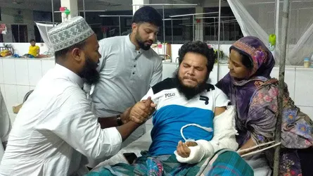 জুলাই অভ্যুত্থানে আহতদের খোঁজ-খবর নিতে হাসপাতালে ইশরাক