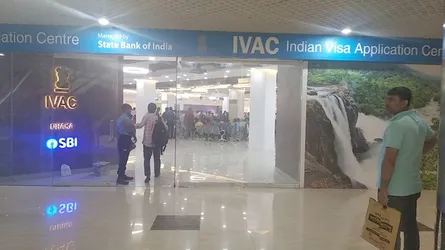 পরিস্থিতি বিবেচনায় দুপুর ২টায় বন্ধ হচ্ছে ভারতীয় ভিসা সেন্টার