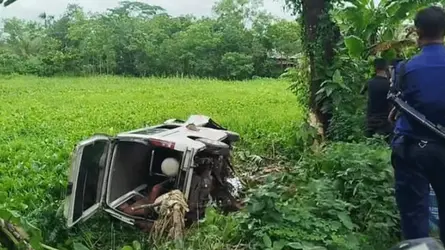 ঝালকাঠিতে রোগী নিয়ে অ্যাম্বুলেন্স ছিটকে পড়ল খাদে