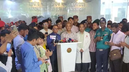 দগ্ধদের সহযোগিতার আশ্বাস স্বরাষ্ট্র উপদেষ্টার