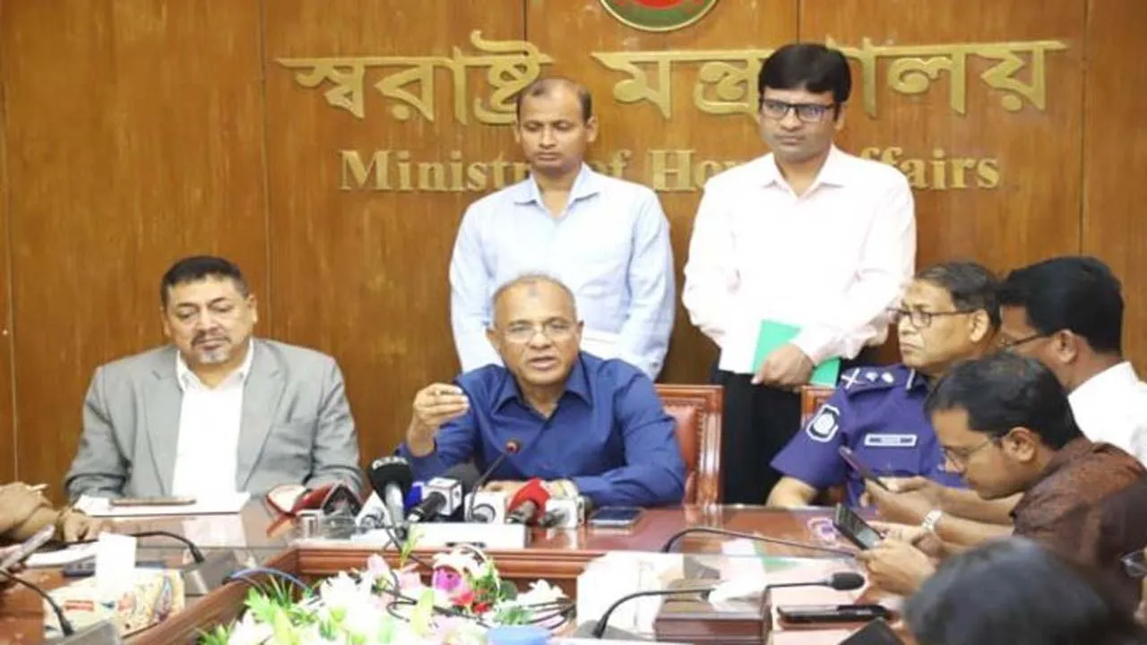 লুট হওয়া অস্ত্র উদ্ধারে নগদ অর্থ পুরস্কারের ঘোষণা