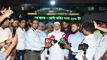 হামলায় গুরুতর আহত ডা: নাসিরকে দেখতে ঢামেক হাসপাতালে বিরোধীদলীয় নেতা