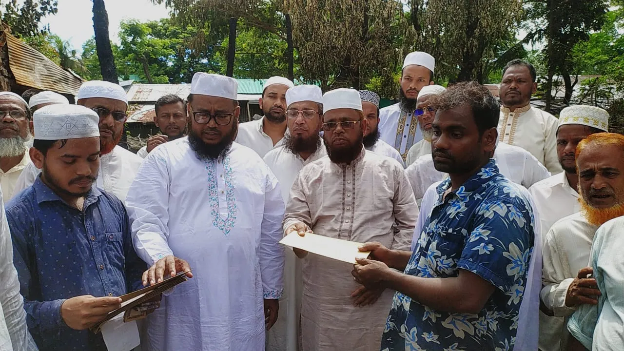 বাঁশখালীতে আগুনে ক্ষতিগ্রস্তদের পাশে জামায়াত