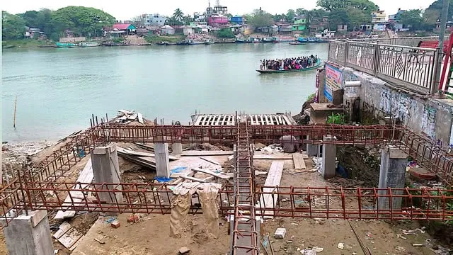 জামালগঞ্জে খেয়া ঘাট নির্মাণে ধীরগতি, দুর্ভোগে হাজারো যাত্রী