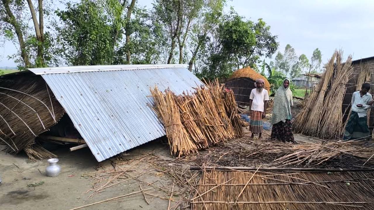 জামালপুরে কালবৈশাখী ঝড়ে তিন শতাধিক ঘরবাড়ি ক্ষতিগ্রস্ত