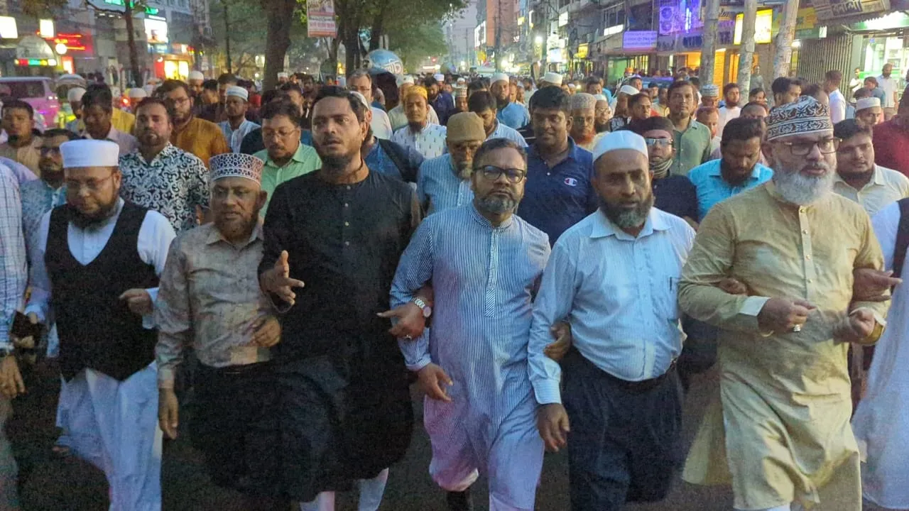 গোপালগঞ্জে সন্ত্রাসী হামলার প্রতিবাদে ঢাকা মহানগরী জামায়াতের প্রতিবাদ মিছিল