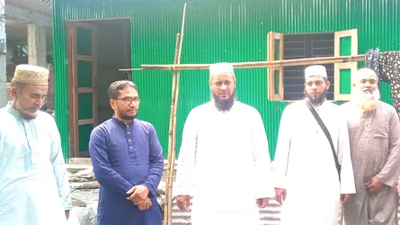 ফেনীতে বন্যায় ক্ষতিগ্রস্তদের বসতঘর উপহার দিয়েছে জামায়াত
