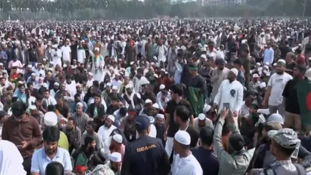 ওসমান হাদির জানাজায় অংশ নিতে মানুষের ঢল