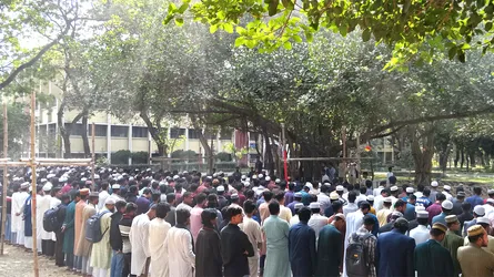 ইবিতে শহীদ হাদির গায়েবানা জানাজা ও বিক্ষোভ