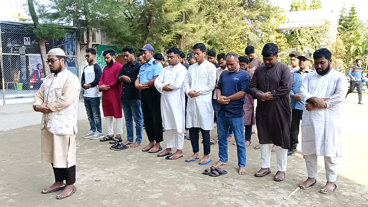 ফেনী বিশ্ববিদ্যালয়ে শহীদ হাদির গায়েবানা জানাজা ও দোয়া