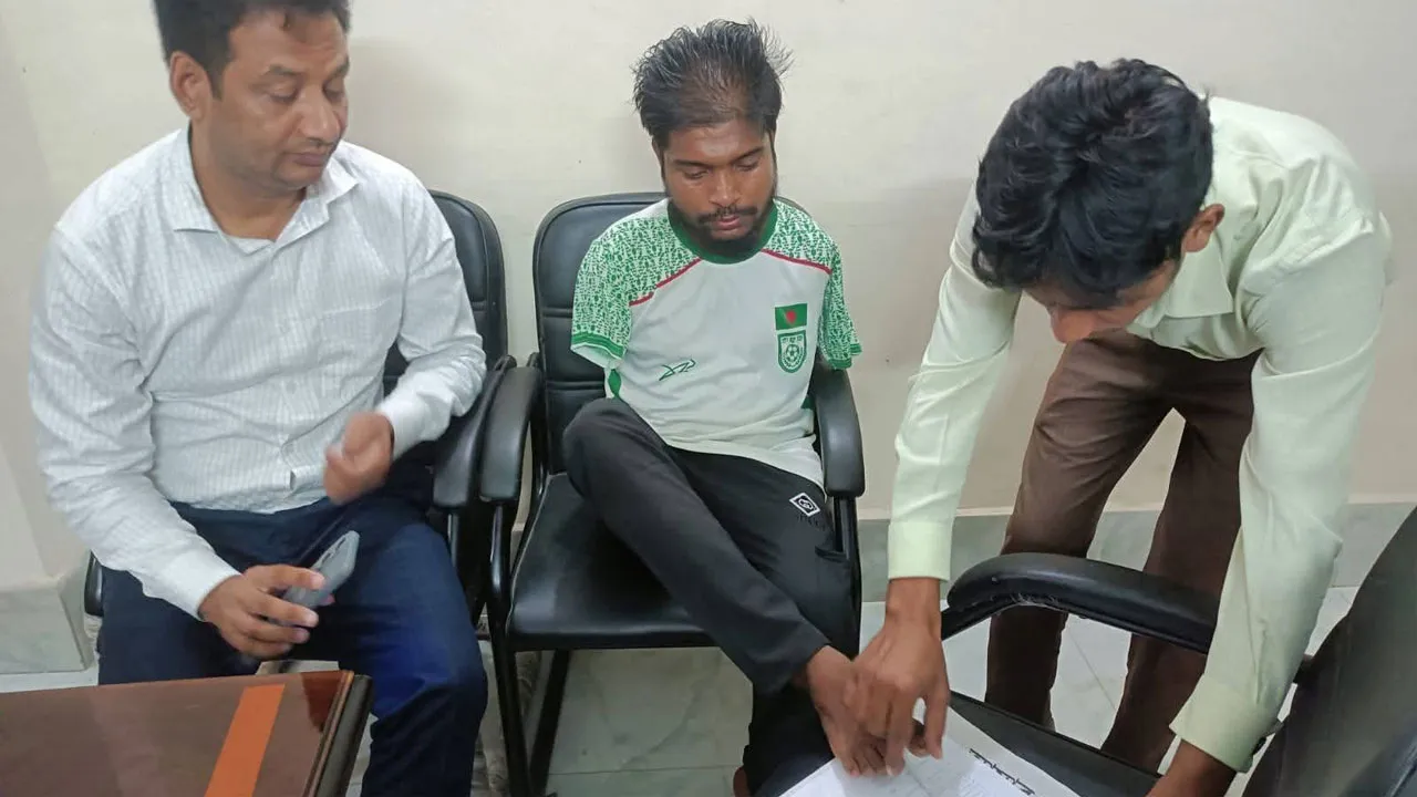 অবশেষে এনআইডি কার্ড পাচ্ছেন হাত না থাকা কলেজছাত্র জসিম