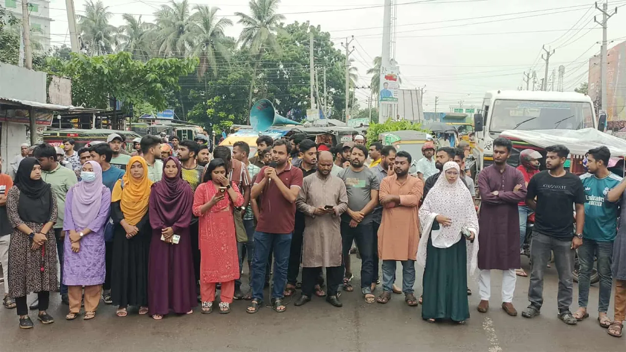 গোপালগঞ্জে হামলার প্রতিবাদে যশোরে এনসিপি’র সড়ক অবরোধ