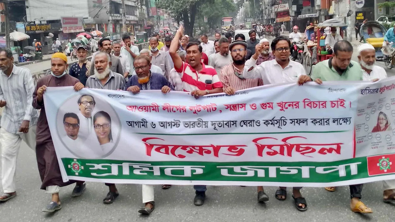 ‘হাসিনার লুটপাটের চিত্র এখন শিল্পকারখানা ধ্বংসের প্রতিচ্ছবি’