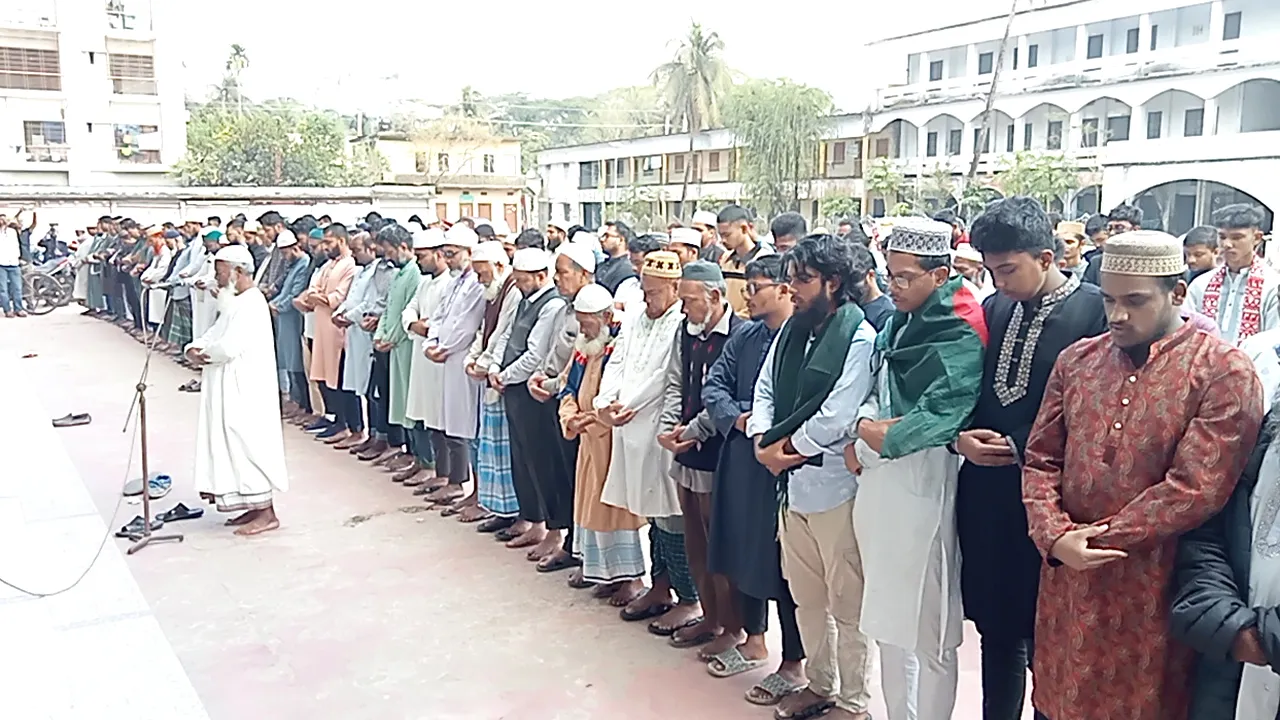 ঝালকাঠিতে শহীদ হাদির গায়েবানা জানাজা অনুষ্ঠিত