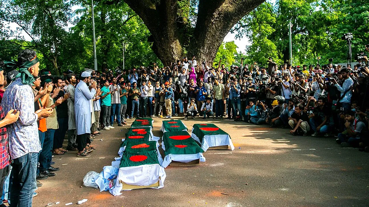 জুলাই গণঅভ্যুত্থানে নিহত ১১৪ জনের লাশ উত্তোলনের নির্দেশ