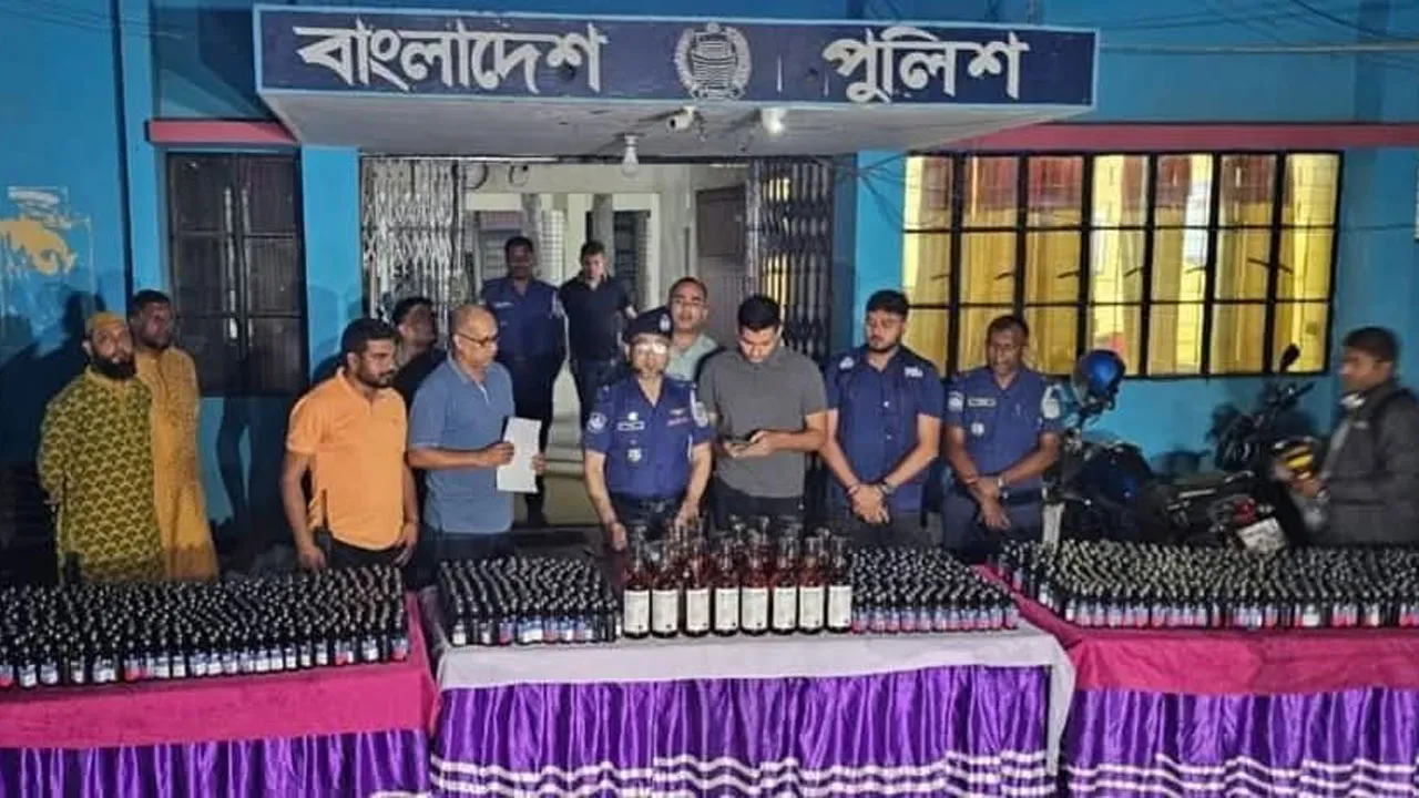 জামালপুরে ১৪৩৪ বোতল ফেনসিডিল ও ২৪ বোতল মদসহ ৩ ট্রাক জব্দ, আটক ৩