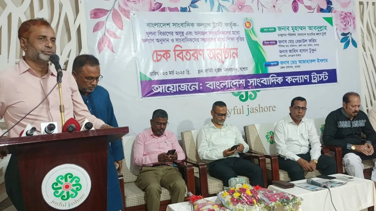 দেশে ৫২টি পত্রিকা মানুষ কিনে পড়ে, আছে আড়াই হাজারের মতো
