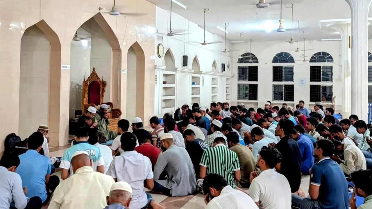 বিমান দুর্ঘটনায় নিহতদের স্মরণে জাবি ছাত্রশিবিরের দোয়া মাহফিল