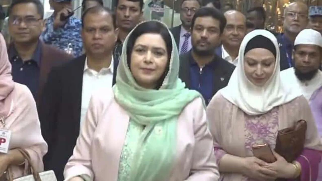 লন্ডনে গেলেন জুবাইদা রহমান