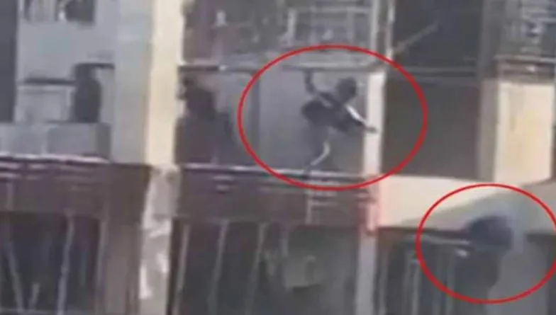 কার্নিশে ঝুলে থাকা ছাত্রকে গুলি : তদন্ত শেষ পর্যায়ে