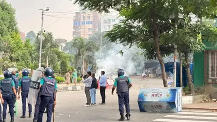 সংসদ ভবনে হামলা : মামলায় আসামি ৯ শতাধিক, গ্রেফতার ১