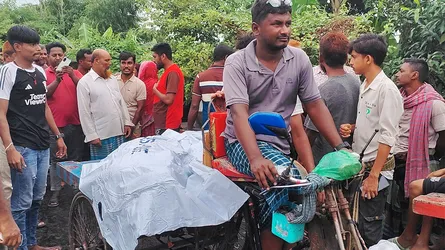 রাজবাড়ীতে ভ্যান-পিকআপের মুখোমুখি সংঘর্ষে নিহত ১