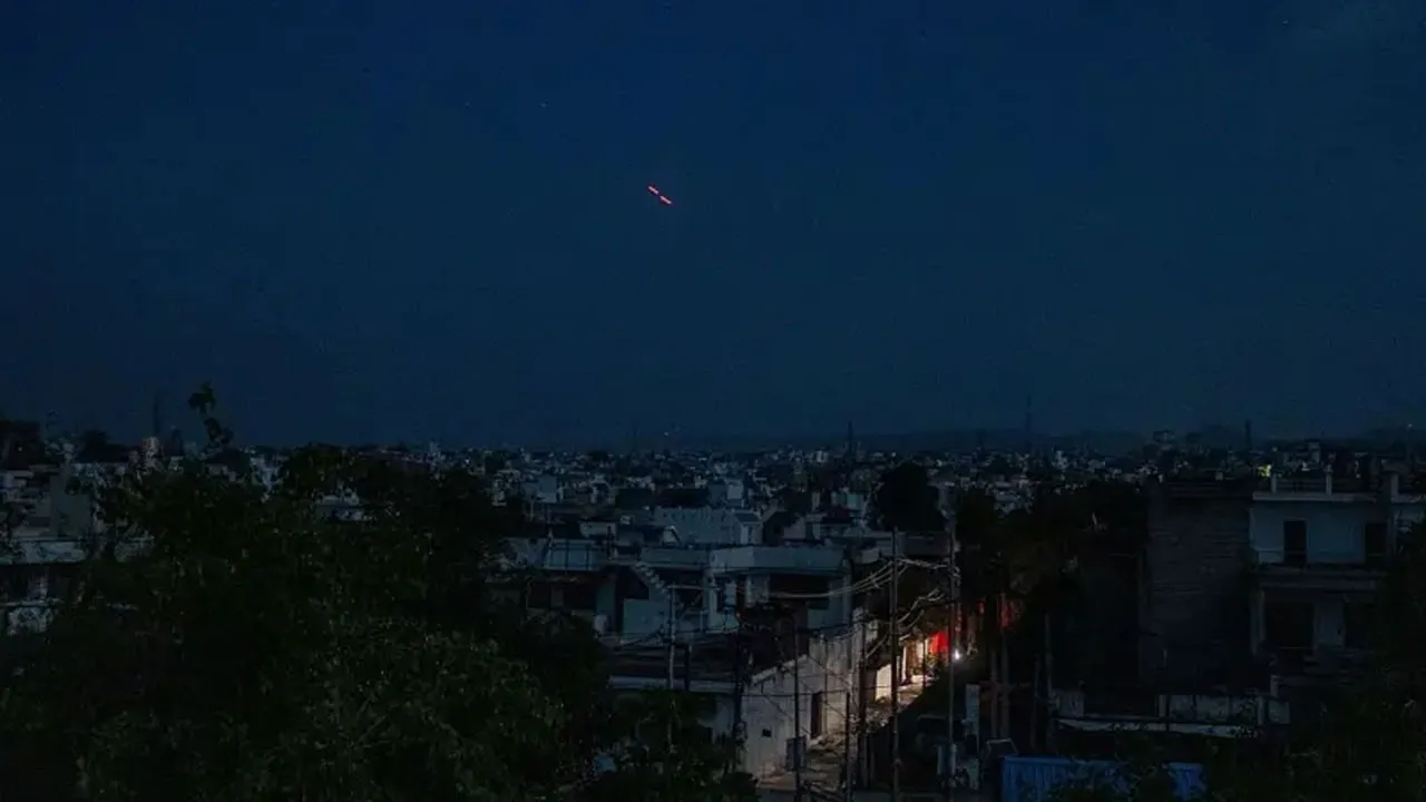 পাকিস্তান সীমান্তবর্তী ভারতের পাঞ্জাব ও কাশ্মিরে বিস্ফোরণের শব্দ