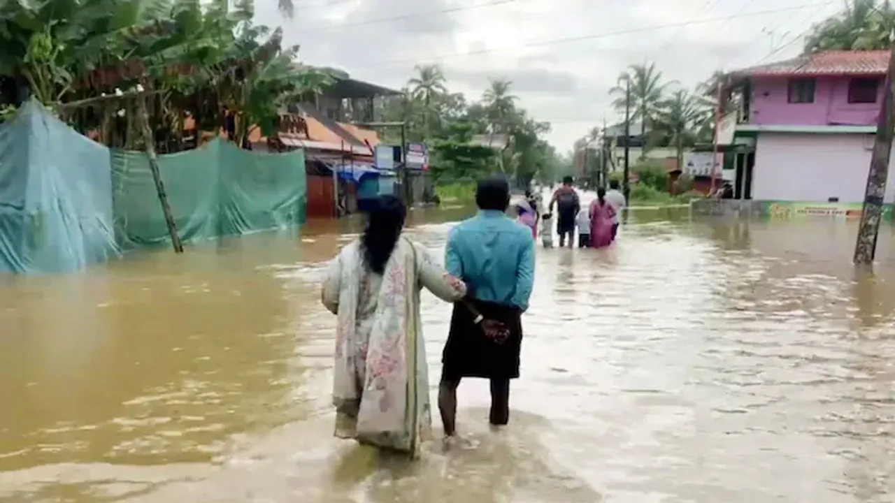 কেরালায় ভূমিধস-বন্যায় ৮ জনের মৃত্যু, আহত ১৩