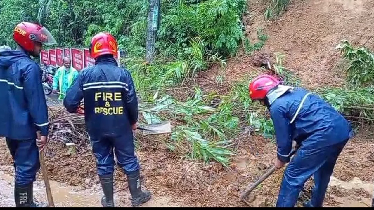 খাগড়াছড়িতে পাহাড় ধসের ঝুঁকি এড়াতে ১২৪টি আশ্রয় কেন্দ্র চালু