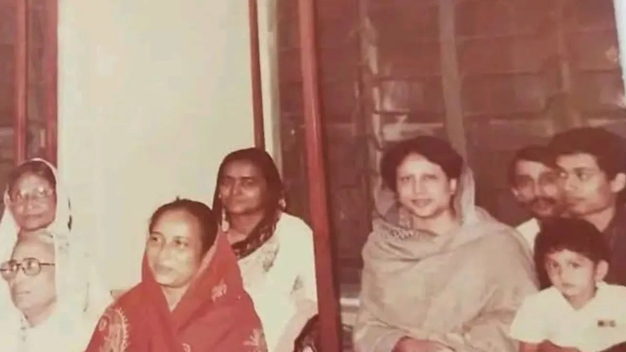 বেগম জিয়ার বাবার বাড়ির এক দুর্লভ ছবি