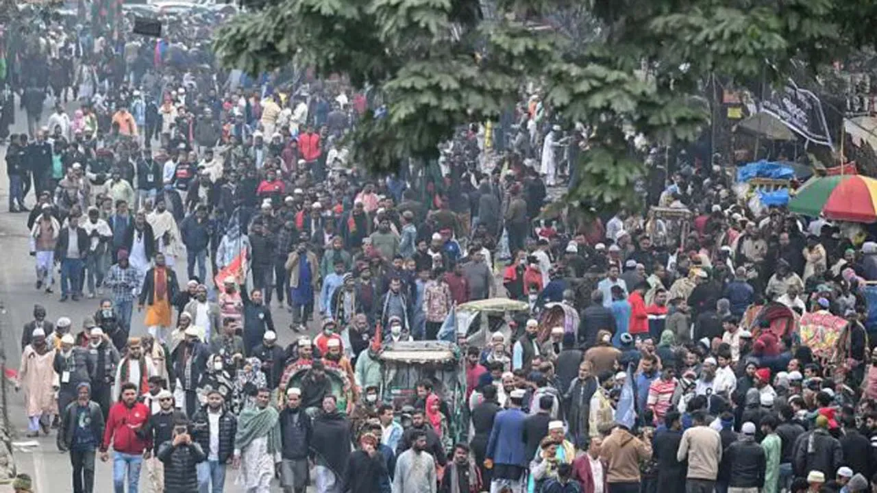 খালেদা জিয়াকে শেষ বিদায় জানাতে মানুষের ঢল