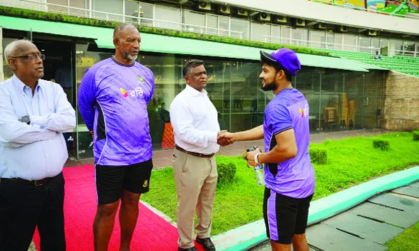 অস্ট্রেলিয়া থেকে ফিরে শেরেবাংলায় বুলবুল