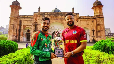 ঐতিহাসিক লালবাগ কেল্লায় ট্রফি উন্মোচন