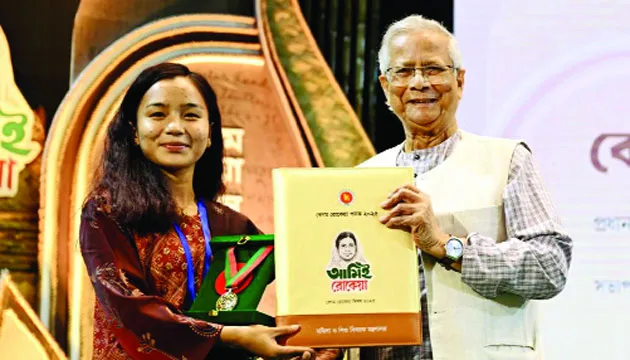 রোকেয়া পদক পেলেন ঋতুপর্ণা