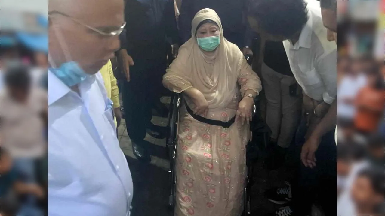 হাসপাতালের উদ্দেশে রওনা দিয়েছেন খালেদা জিয়া