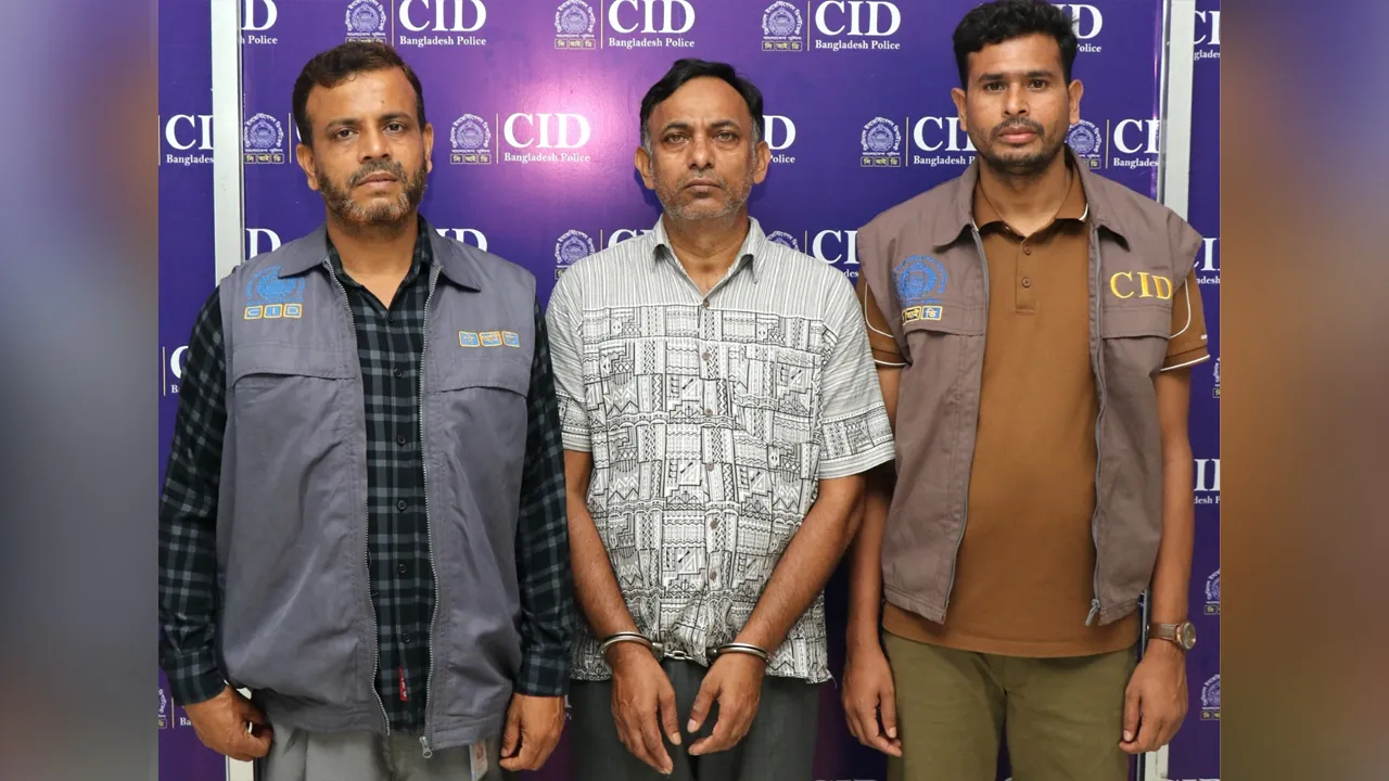 আন্দোলনে গুলিবর্ষণের অভিযোগে সাবেক মেয়র তাপসের সহযোগী গ্রেফতার