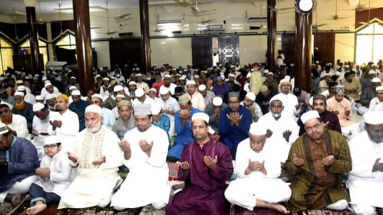 খুলনায় যথাযোগ্য মর্যাদায় পবিত্র ঈদ-উল-আজহা উদযাপিত