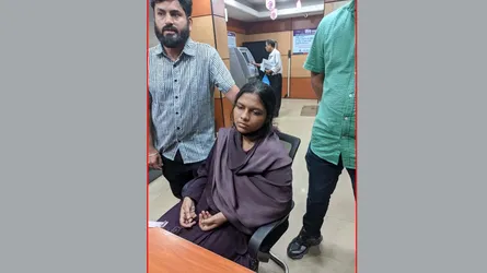 অচেতন তরুণীকে ঢাকায় উদ্ধার করল ট্রাফিক পুলিশ