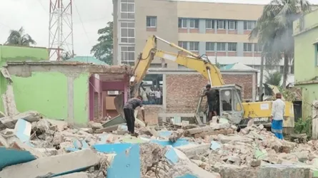 কোটালীপাড়ায় ২ শতাধিক অবৈধ স্থাপনা গুড়িয়ে দিলো জেলা প্রশাসন