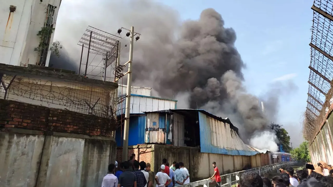 কর্ণফুলী ইপিজেডের আগুন নিয়ন্ত্রণে
