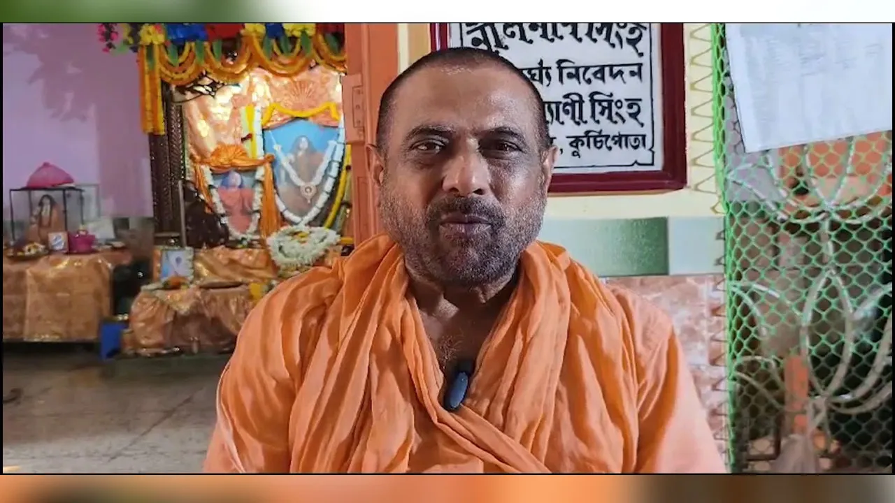 ভারতে চাকরির বিনিময়ে পদ্মশ্রীপ্রাপ্ত সন্ন্যাসীর বিরুদ্ধে শিক্ষিকার ধর্ষণের অভিযোগ