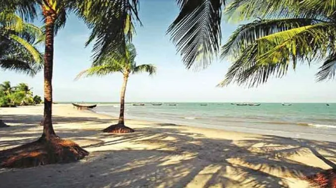 সঙ্কুচিত হয়ে আসছে কুয়াকাটা