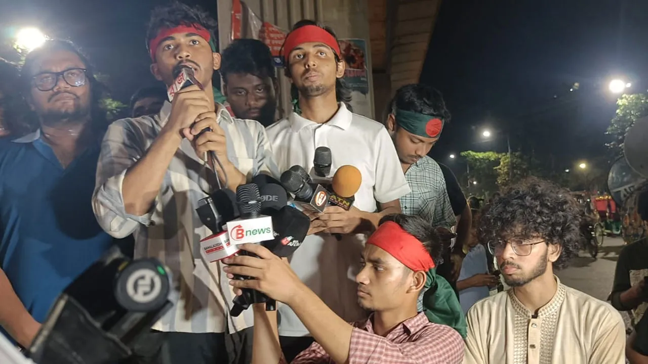 কুয়েট ভিসির পদত্যাগ দাবিতে শাহবাগে শিক্ষার্থীদের বিক্ষোভ