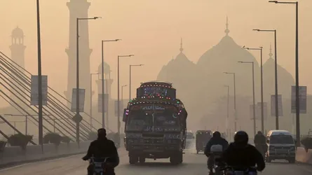 বিপজ্জনকের মাত্রার চেয়েও ভয়াবহ বায়ুদূষণের কবলে লাহোর