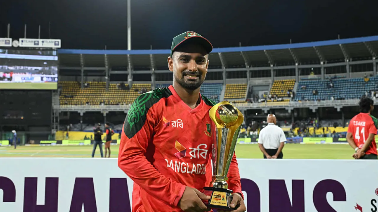 ইতিহাস গড়া শিরোপা নিয়ে দেশে ফিরলেন লিটনরা
