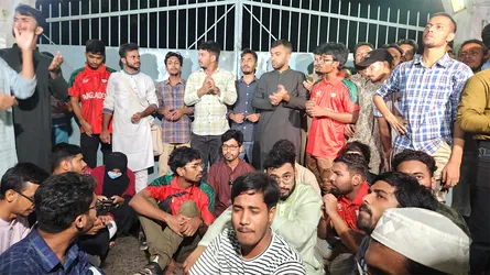 রাবিতে কোটা পুনর্বহালের প্রতিবাদে ভিসি বাসভবনের সামনে শিক্ষার্থীদের অবস্থান
